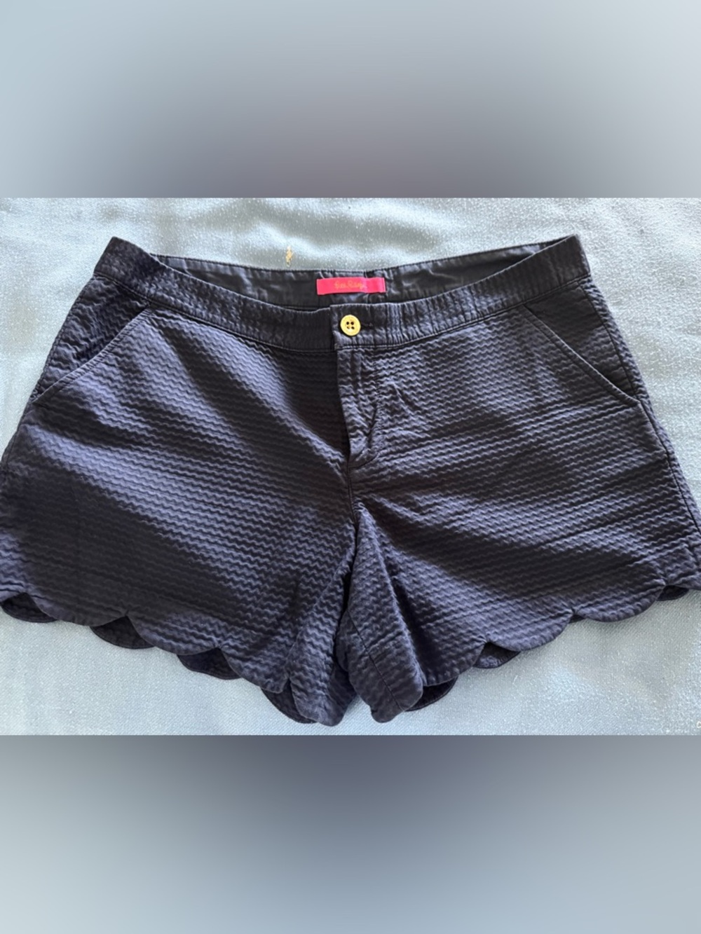 Women’s Scallop-Hem Textured Shorts in Blue marine Size 12